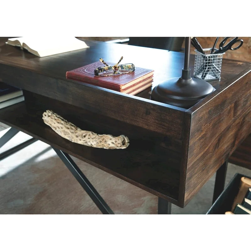 Brauner Schreibtisch für das Homeoffice mit Metallgestell und Schubladen