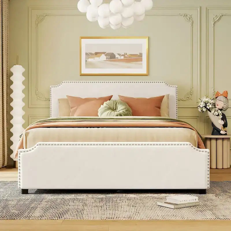 Letto a piattaforma queen size in velluto con bordino borchiato e quattro cassetti