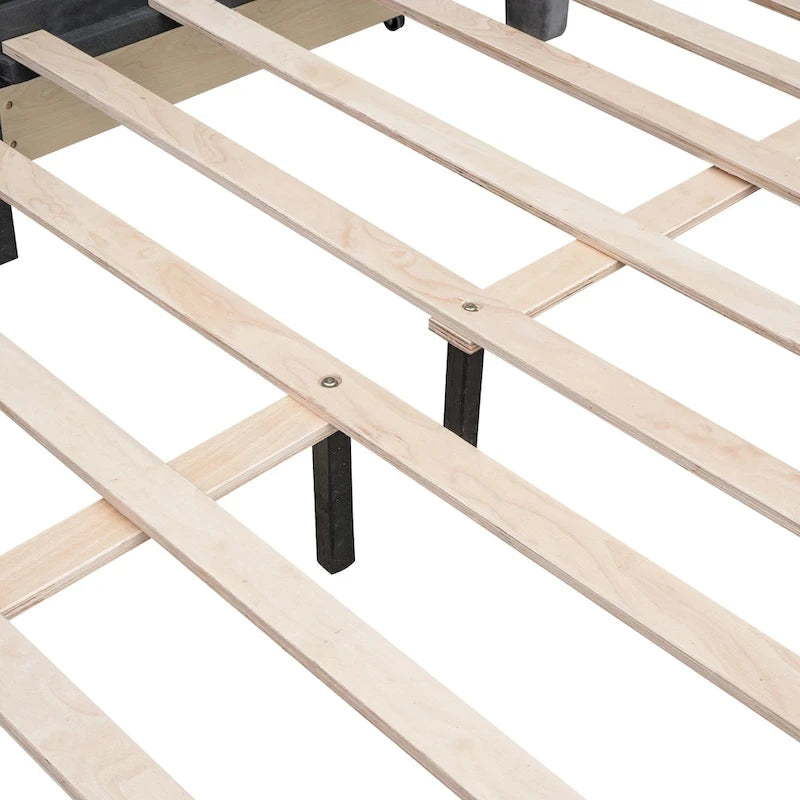 Letto a piattaforma queen size in velluto con bordino borchiato e quattro cassetti